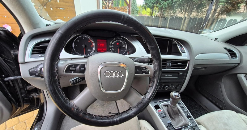 Audi A4 cena 31900 przebieg: 286139, rok produkcji 2011 z Krzanowice małe 106